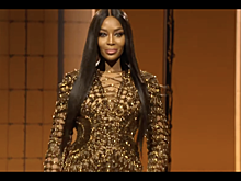 Кэмпбелл в золоте, Водянова в «доспехах» и Йовович в жемчуге на шоу Balmain Spring 2022