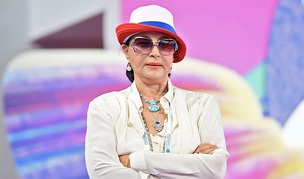 Винер-Усманова благословила Аверину на выступление иконой