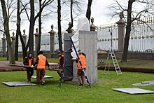 В Летнем саду в Петербурге убрали сезонные защиты со скульптур