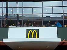 Москвич отсудил у McDonald's 200 тысяч рублей за стихи в рекламе