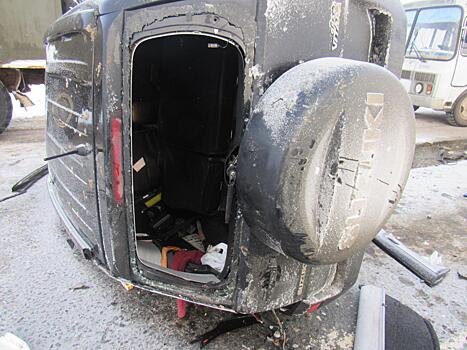 4 автомобиля всмятку. 14 фотографий с места страшного ДТП около Арзамаса