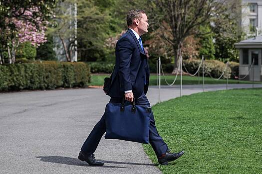 Уолтц покинул пост советника Трампа