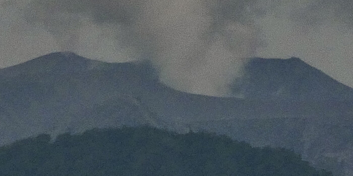На Филиппинах за сутки произошли три извержения вулкана Тааль