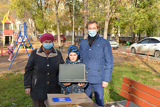 Самарский школьник получил ноутбук от Дмитрия Медведева