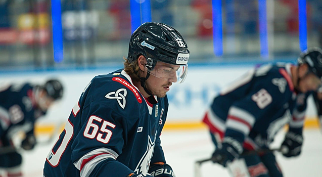 Федотов головой врезался в Белозерова в матче с «Амуром». Защитник «Нефтехимика» на носилках покинул площадку