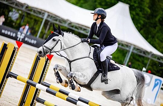 Анна Брусилова, конкуристка КСК Emerald Stables одержала победу в «Вивате»