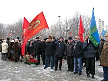 Представители Соколиной горы возложили цветы к памятнику в Афганском сквере