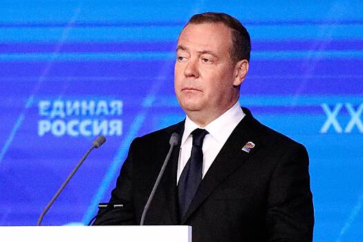 Медведев оценил последствия сделки по недрам для Зеленского словами «повесят на Майдане»