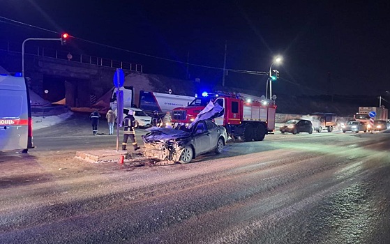 50-летняя водитель Camry погибла в результате столкновения с грузовиком в Новосибирске