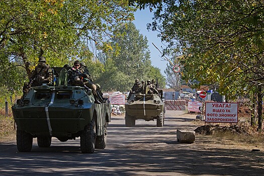 Военное положение могут распространить на территорию всей Украины