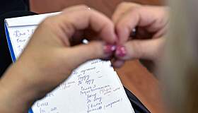 Украинских глухонемых захотели отучить от русских жестов