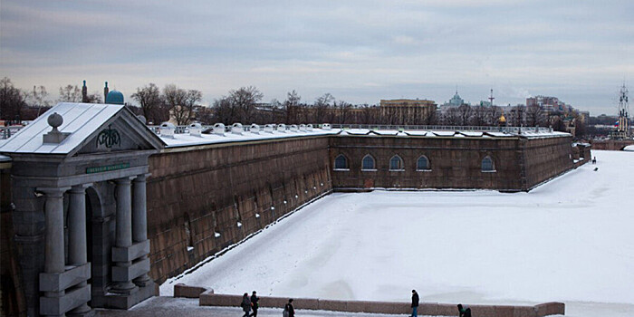 Снежная буря накрыла Санкт-Петербург: синоптики прогнозируют зимние сугробы
