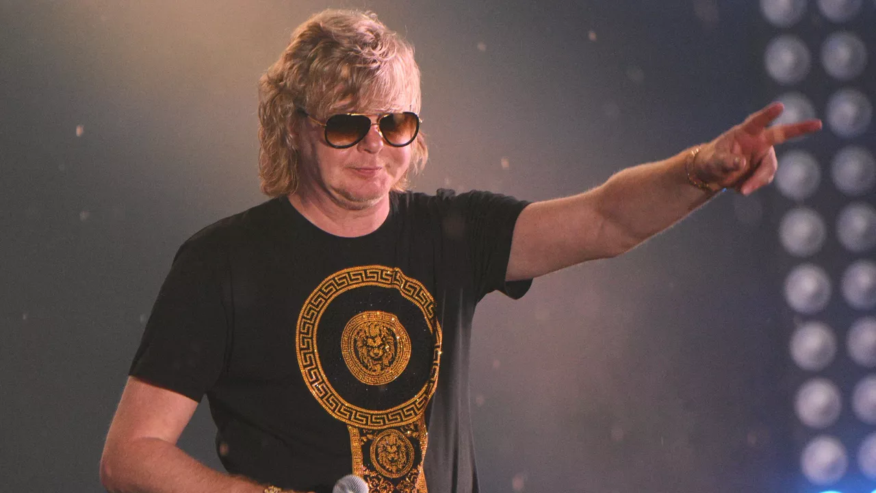 Случилось неожиданное: рыжий из Иванушек оконфузился на юбилее Зацепина в Кремле