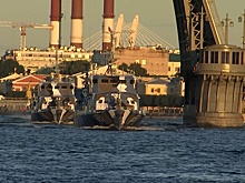 Главный военно-морской: кадры тренировки парада в акватории Невы ко Дню ВМФ