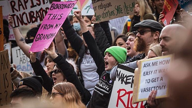 В знак солидарности: ограничение права на аборты в США вызвало протесты  в Австралии