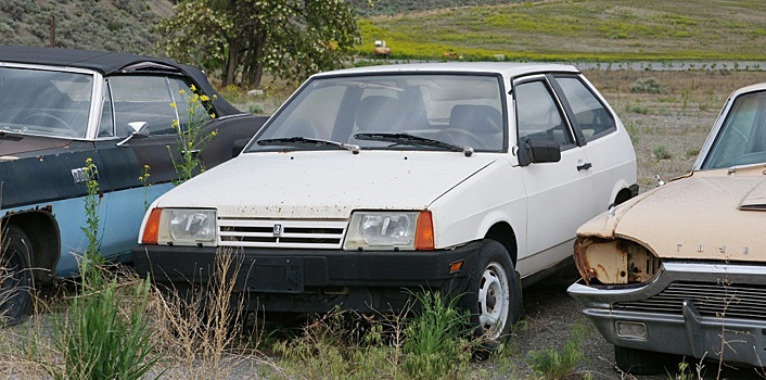 Заброшенные автомобили «Лада» в Канаде