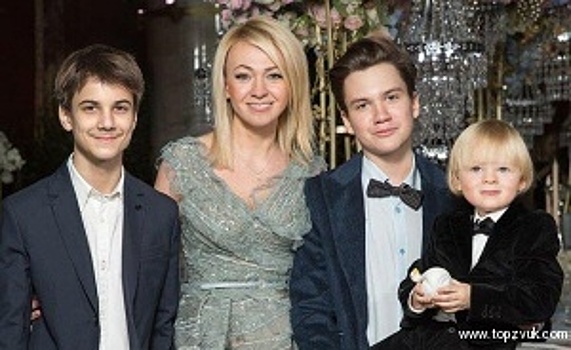 Яна Рудковская с негодованием ответила на критику совместного снимка с приемным сыном