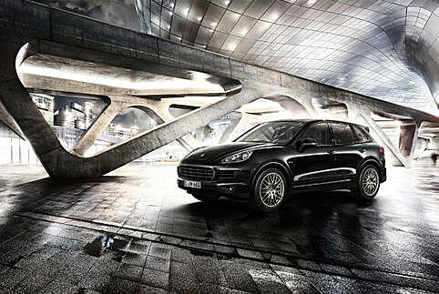 Компания Porsche привезла в Россию «платиновый» Cayenne