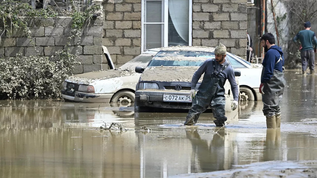 Более 11,2 тысячи жителей эвакуировали в Дагестане из-за паводков
