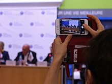 Евгений Куйвашев в Париже встретился с российским послом во Франции Алексеем Мешковым