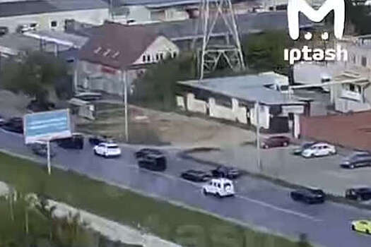 В Казани сняли на видео кортеж, из которого слышалась стрельба