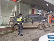 Свердловская пенсионерка на внедорожнике въехала в магазин