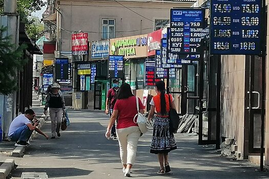 В Киргизии пытаются изменить правила игры на валютном рынке
