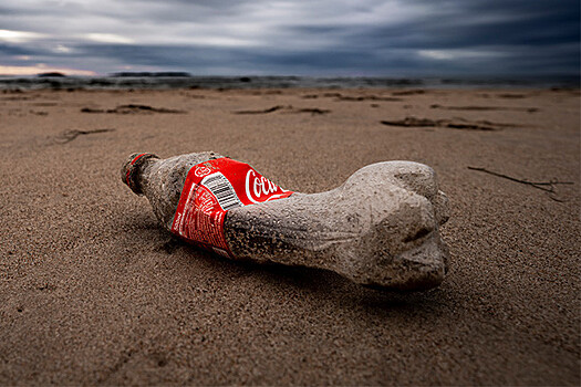 Экологи: Coca-Cola, PepsiCo и Nestlé третий год подряд стали главными пластиковыми загрязнителями в мире