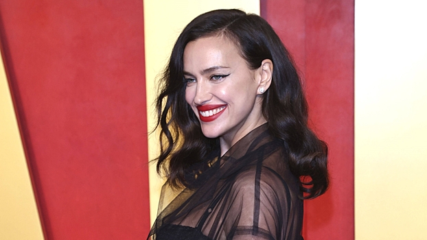 Ирина Шейк поделилась откровенным образом на Новый год