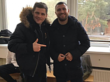 Беринчик встретился с Ломаченко, Нуньеш доит корову, Шлеменко и Трояновский в Таиланде — соцсети