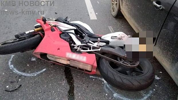 Тройную аварию спровоцировал мотоциклист в Ставрополе