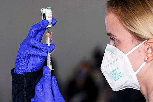 Медики в США не выявили неожиданных последствий ревакцинации от коронавируса