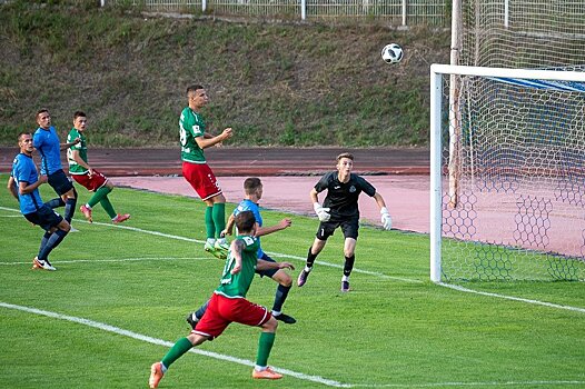 Футбольный клуб «Зенит-Ижевск» проиграл пермской «Звезде» со счётом 0:4