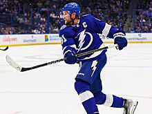 Стивен Стэмкос стал первым игроком в истории «Тампы», забросившим 500 шайб за клуб в НХЛ