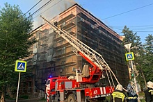 В Екатеринбурге загорелось здание детской музыкальной школы