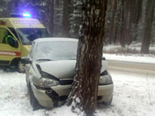 В Солотче «Калина» влетела в дерево. Пострадали двое детей