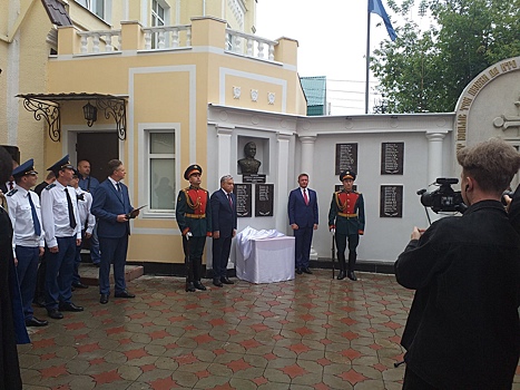 В Курске открыли бюст Героя Советского Союза Николая Черных