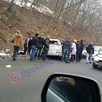Во Владивостоке водитель Chevrolet Cruze разбился насмерть, врезавшись в столб