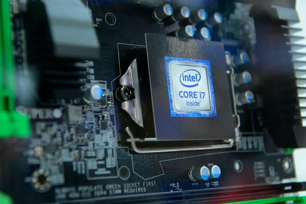 Intel захотела «подружиться» с Apple