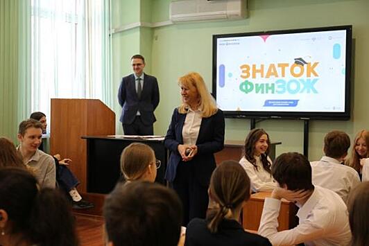 Российским школьникам рассказали, как грамотно распределять деньги и поступить в вуз на бюджет