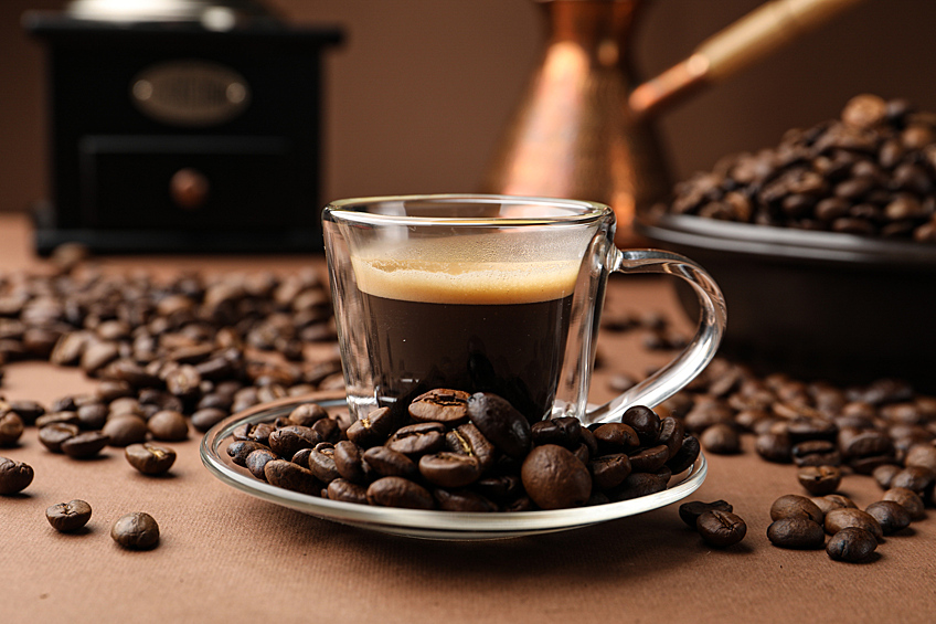 Такая же судьба может постигнуть и кофейные плантации. Из-за глобального потепления резко активизировался грибок кофейной листовой ржавчины. Болезнь ослабляет деревья, снижает урожайность и качество зерен. По прогнозам, к 2050 году исчезнет до 50% плантаций кофе.