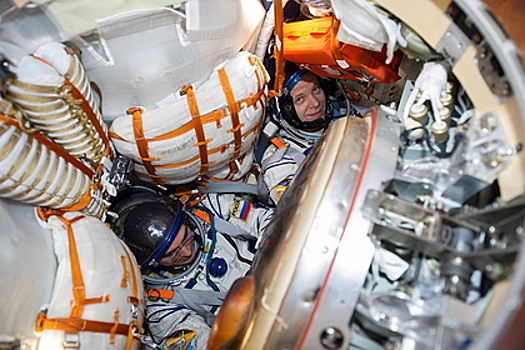 Российский космонавт назвал возможную причину появления трещины на МКС