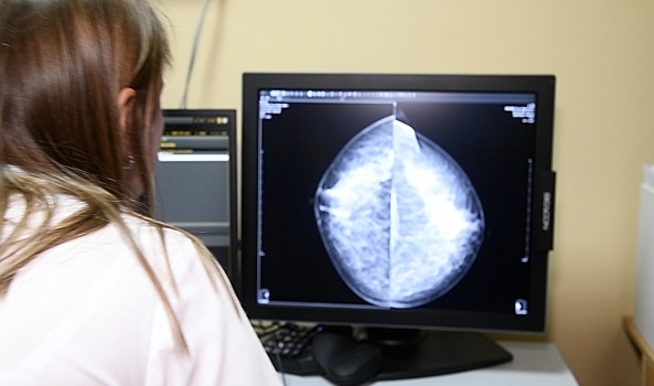 Онколог предупредил о риске развития рака груди при поздней беременности