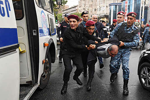 Песков назвал протесты в Армении внутренним делом страны