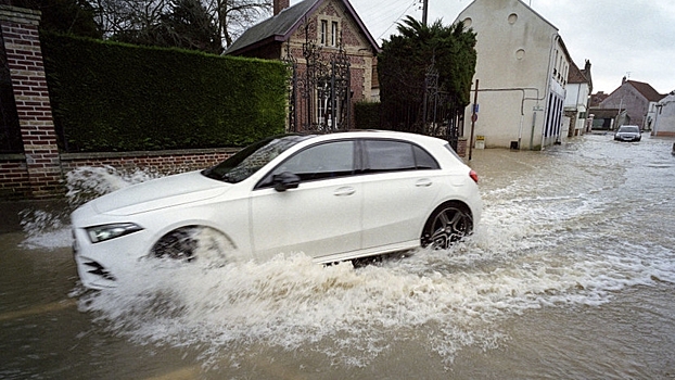 На севере Франции закроют учебные заведения из-за наводнений