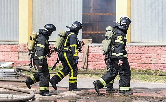 Торговый центр загорелся в Москве