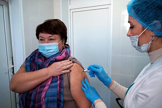 «Это единственный выход». В России призвали ввести обязательную вакцинацию от COVID