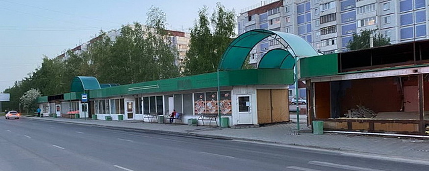 В Барнауле на остановке «Цветочная» демонтируют киоски