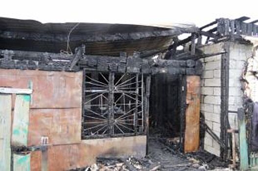 В Барнауле 10 семей остались без жилья из-за пожара