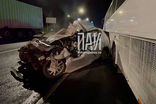 Три человека стали жертвами ДТП с автобусом и легковушкой около российского города